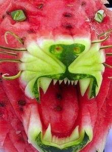 牛娃吃瓜,揭秘校园里的“瓜田”趣事  第1张